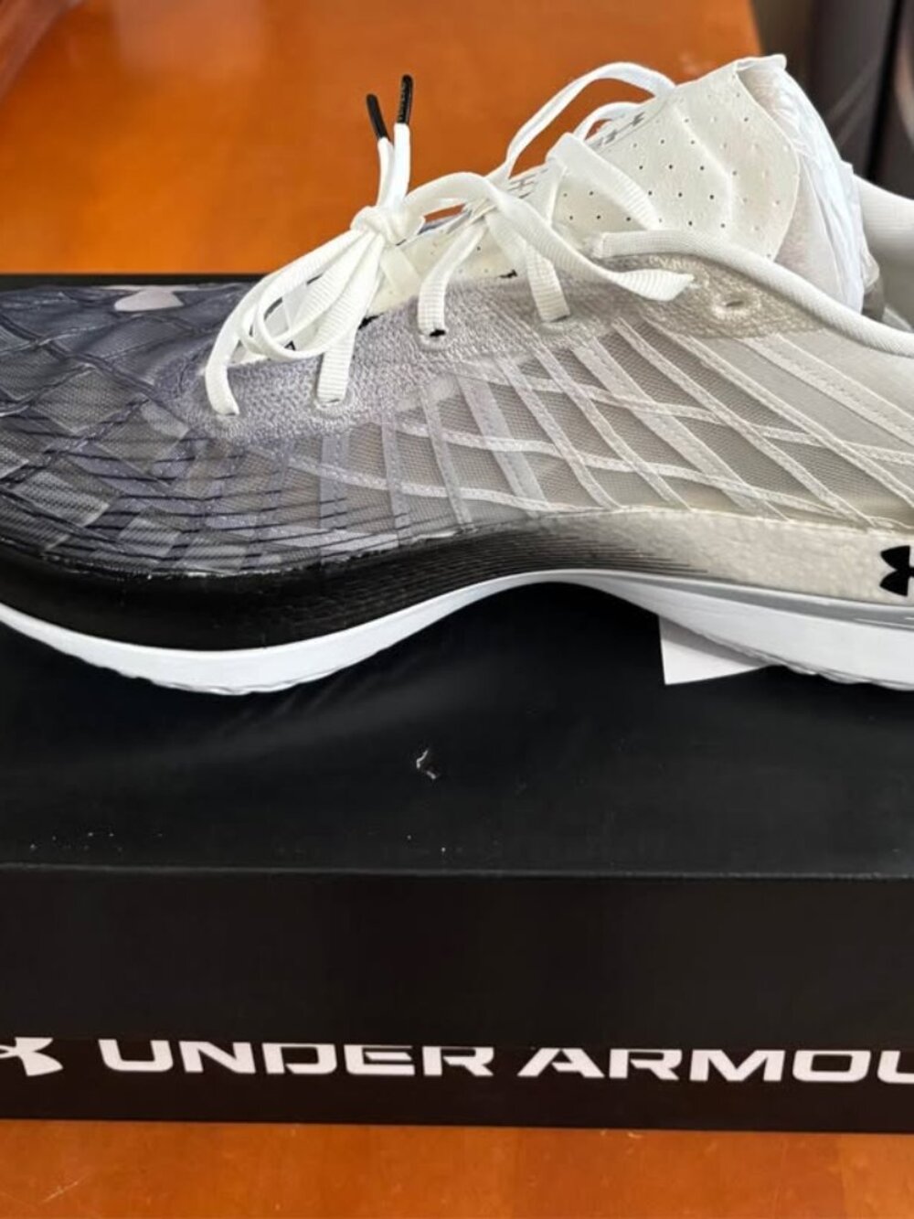 Under Armour FLOW Velociti Elite
